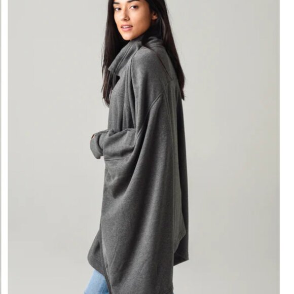 UGG  Oversized Women's Charlynne poncho, NWT, XS/S, Burgundy color - Picture 9 of 12